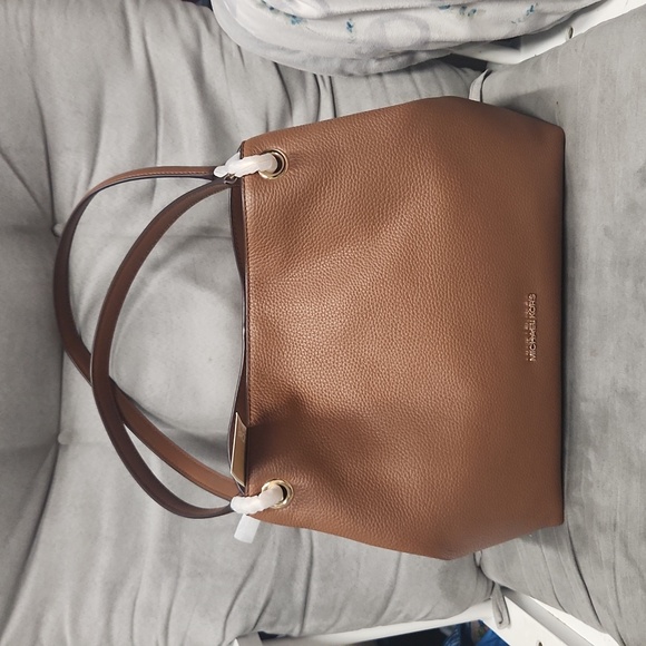 Raven Large Leather Shoulder Bag - Picture 3 of 6